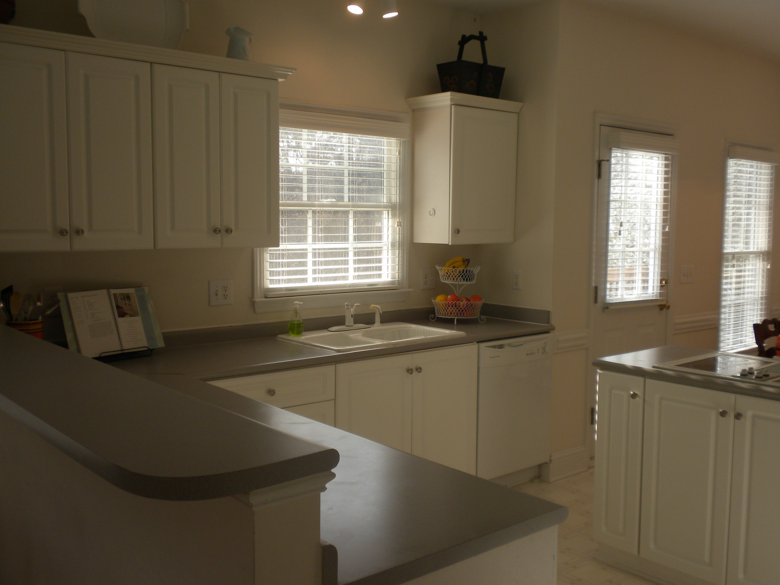 kitchen 2.JPG