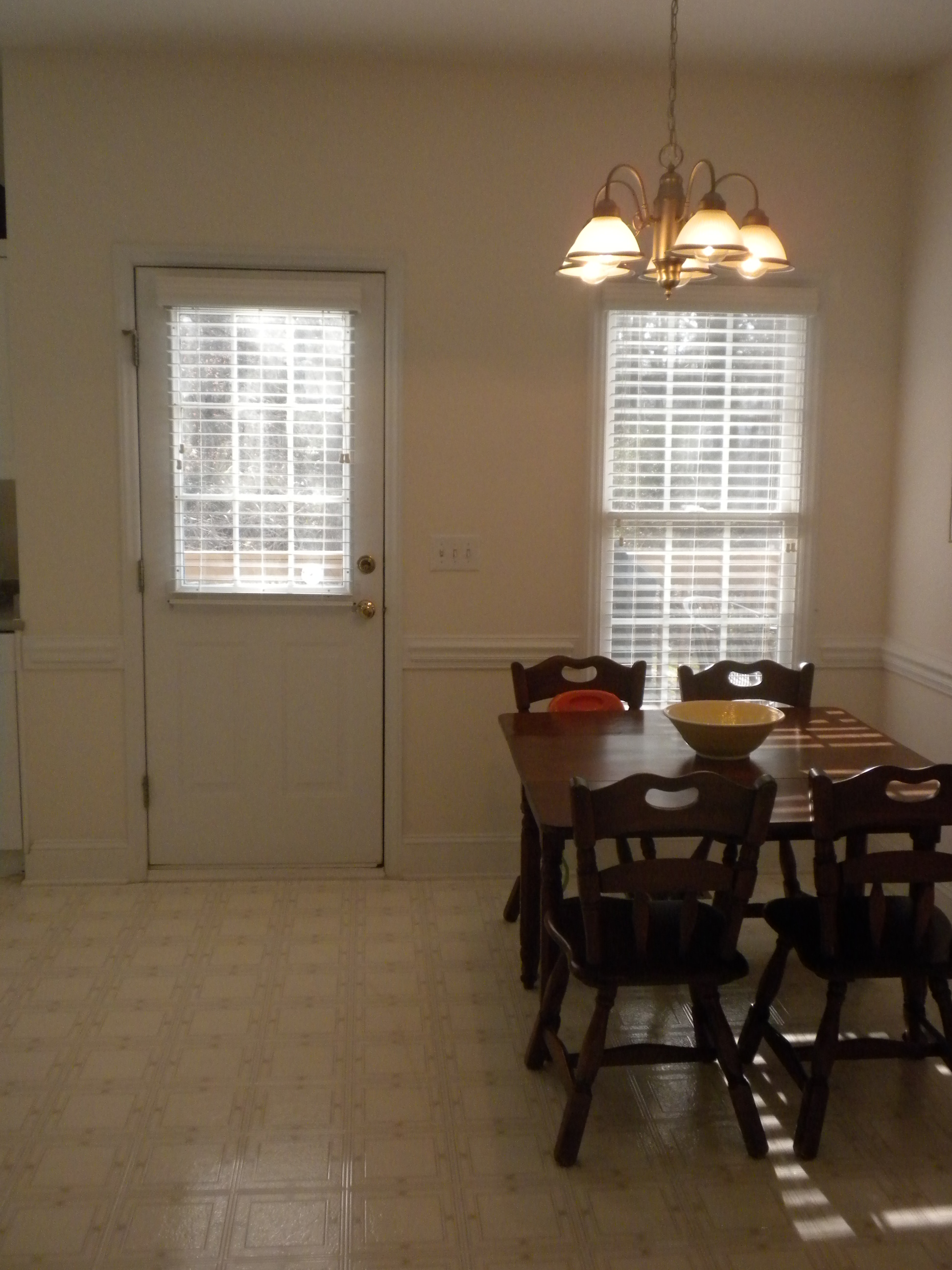 breakfast nook.JPG