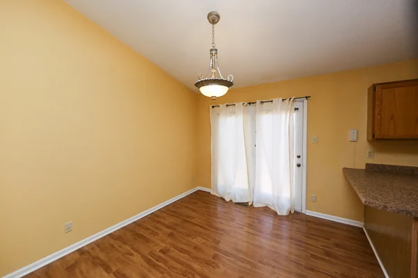 911 Glenrose DriveC.JPG