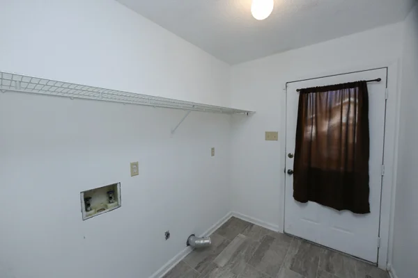 911 Glenrose DriveH.JPG