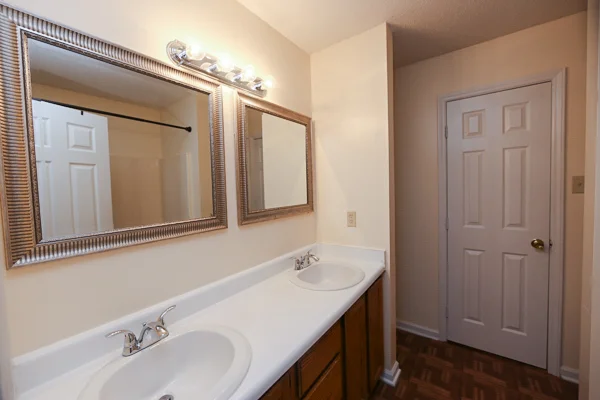 911 Glenrose DriveK.JPG