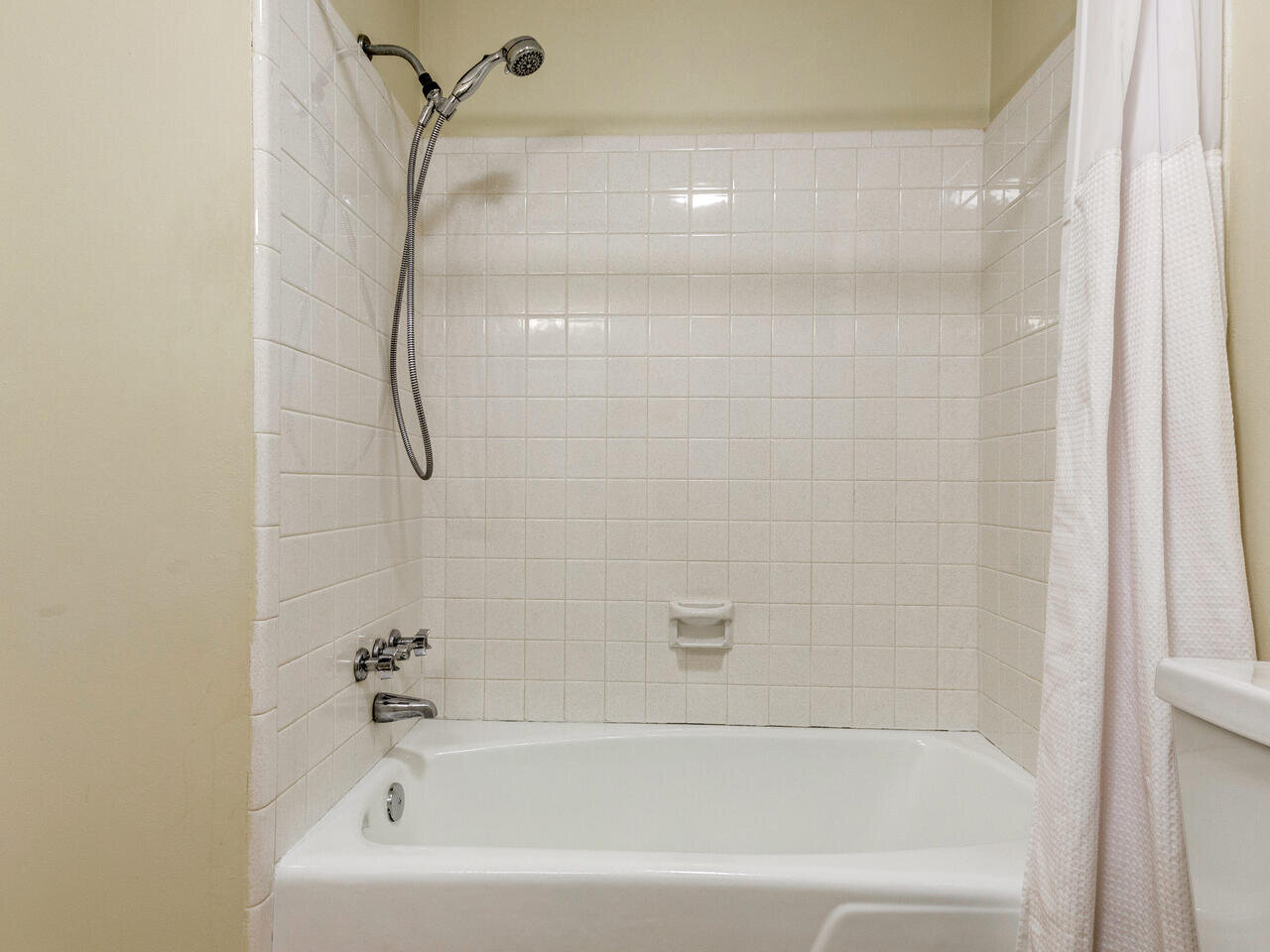209 Celeste Cir Chapel Hill NC-028-017-Bathroom-MLS_Size.jpg