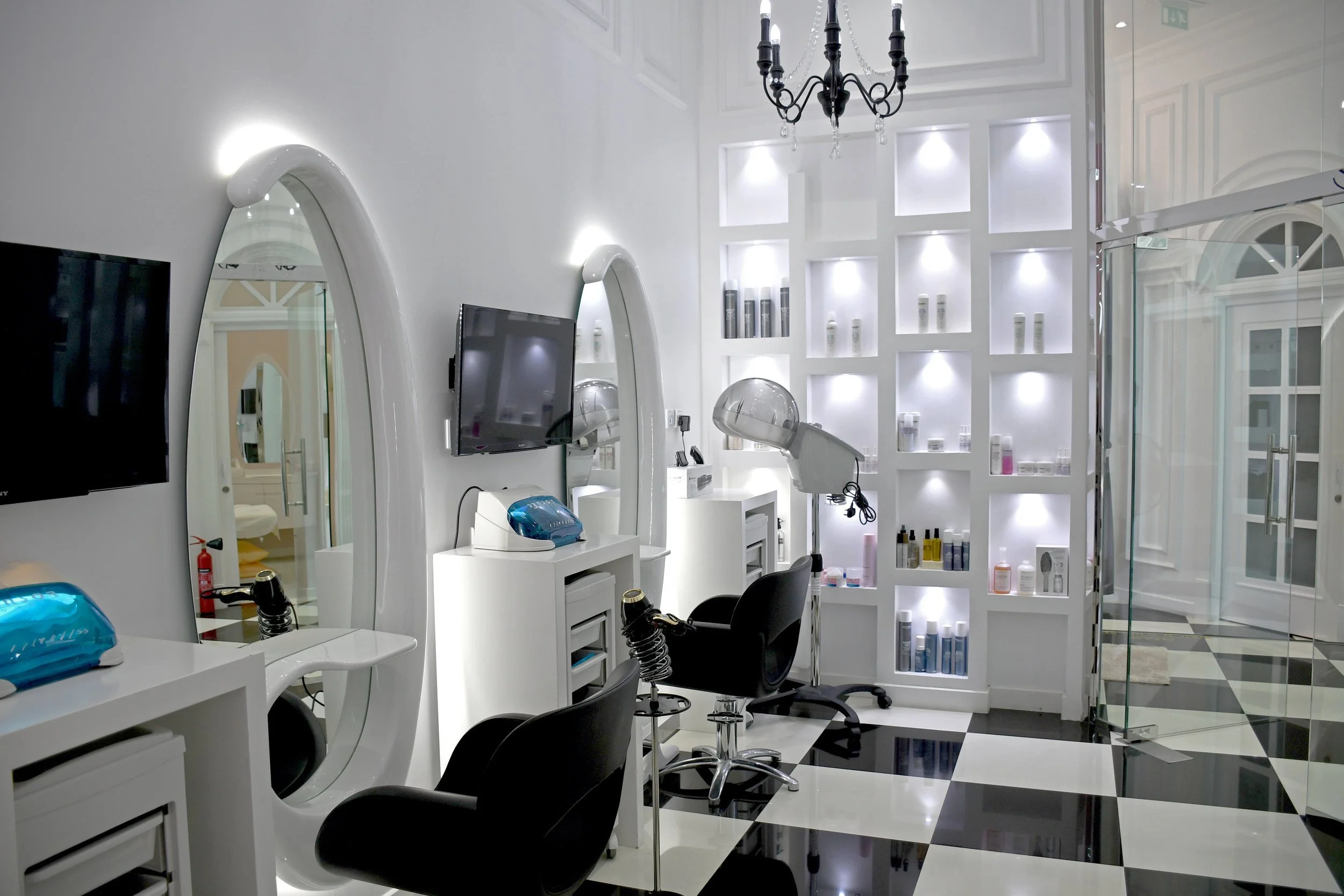 Deborah Colin Salon is Hiring