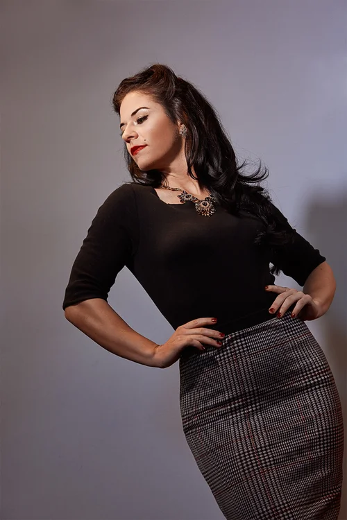 _RNE9618Nicole-Dodson_N,2014_NicoleDodson_ApexNC_ErnestoSue6_Contemporary_Pinup.jpeg