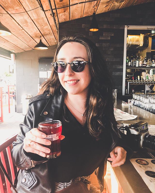 Cheers from @amsterdambeer with the #eyecandy Raspeberry Saison! 📸 @jessicafarkasphotos .
.
.
.
.
#amsterdambrewery #traveldiary #travelblogging #toronto #canada #beergarden #budgettraveller #saison