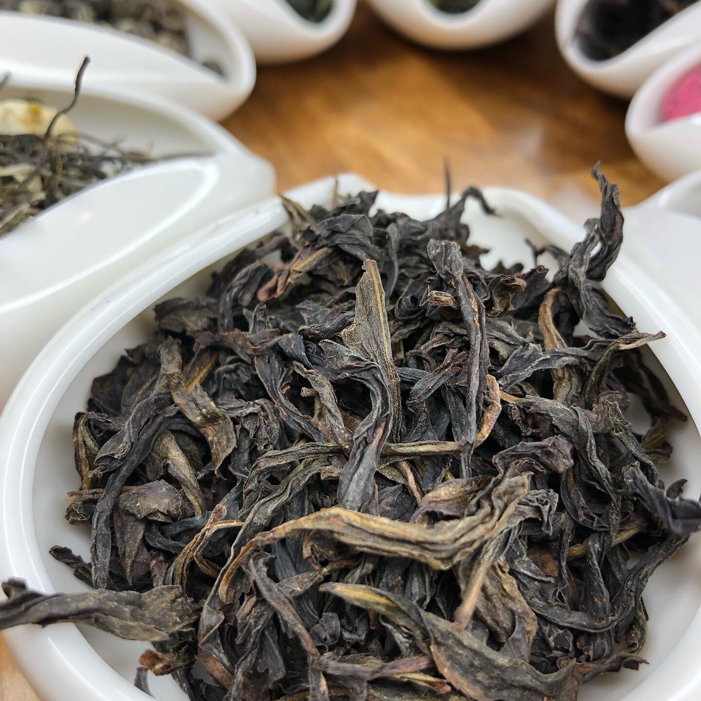 Phoenix Villiage &ldquo;Mi Xiang&rdquo; Shui Xian Oolong Tea. A lovely spring harvest from the Phoenix Village in Wu Yi mountain area. Shui Xian is an older tea varietal with a bolder taste. The plants are around 60 years old and left to grow natural