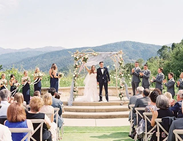We always remind our couples to really take a long pause after the ceremony when everyone&rsquo;s cheering them on, &amp; really look out at all their loved ones sharing in the day #momentslikethese 📷 @carliestatsky with @gavitaflora at #holmanranch