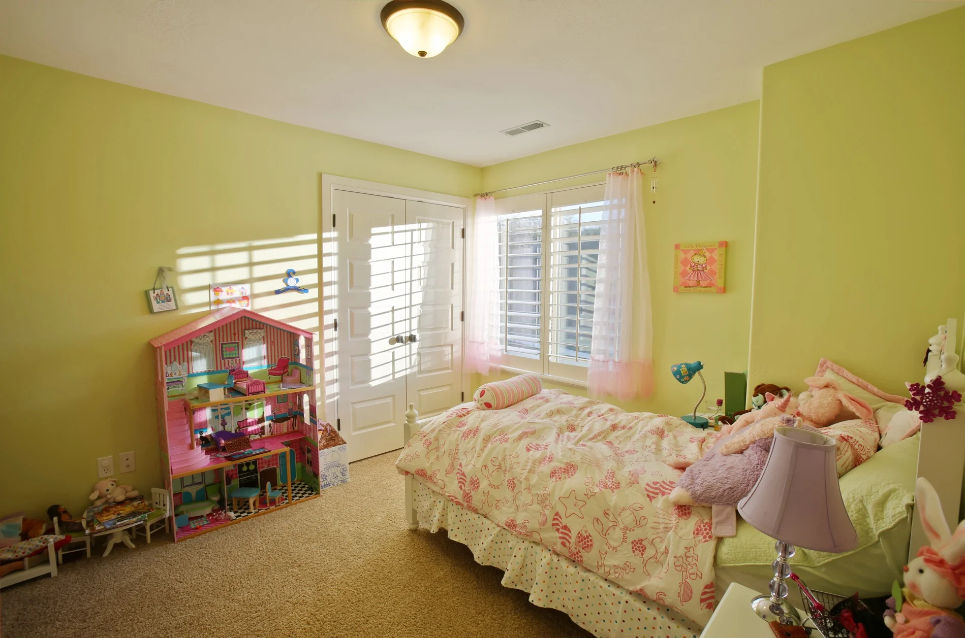 crest_bedroom2c.jpg