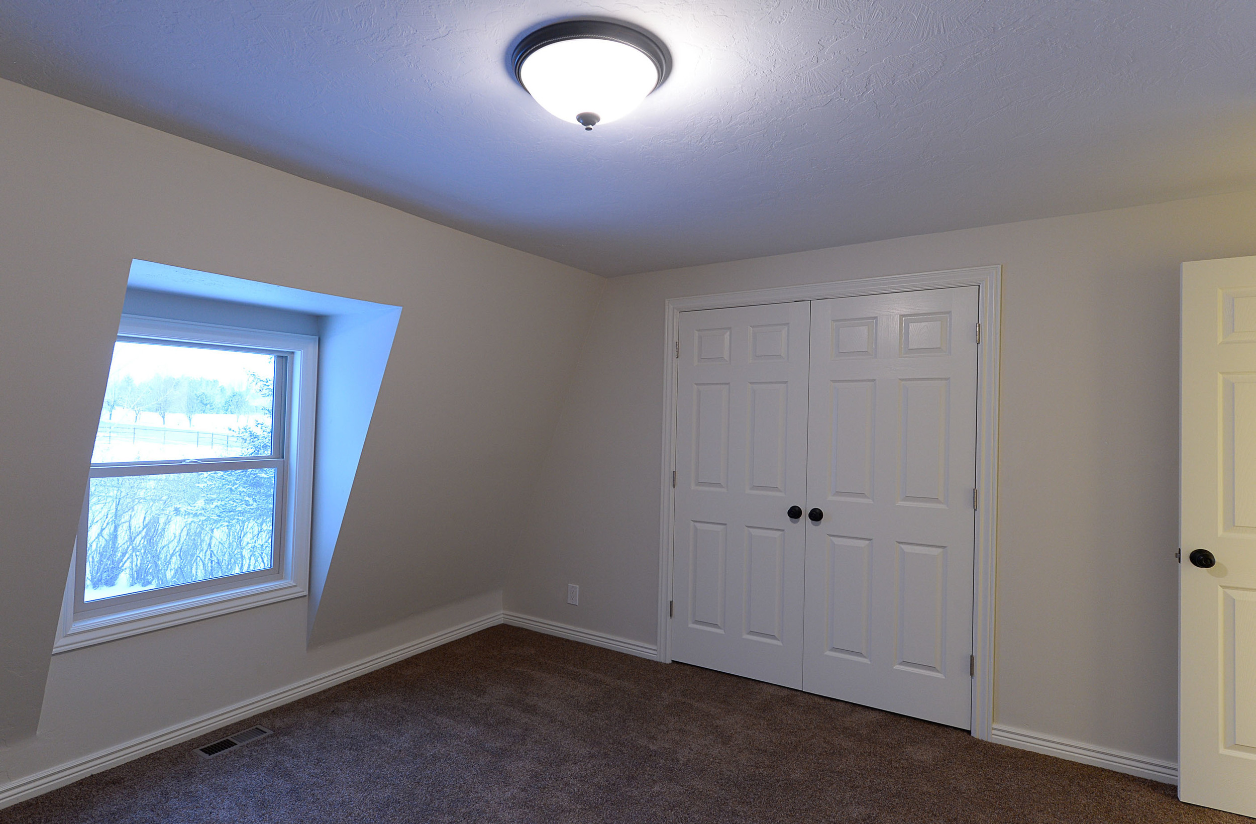 Bedroom_3.jpg