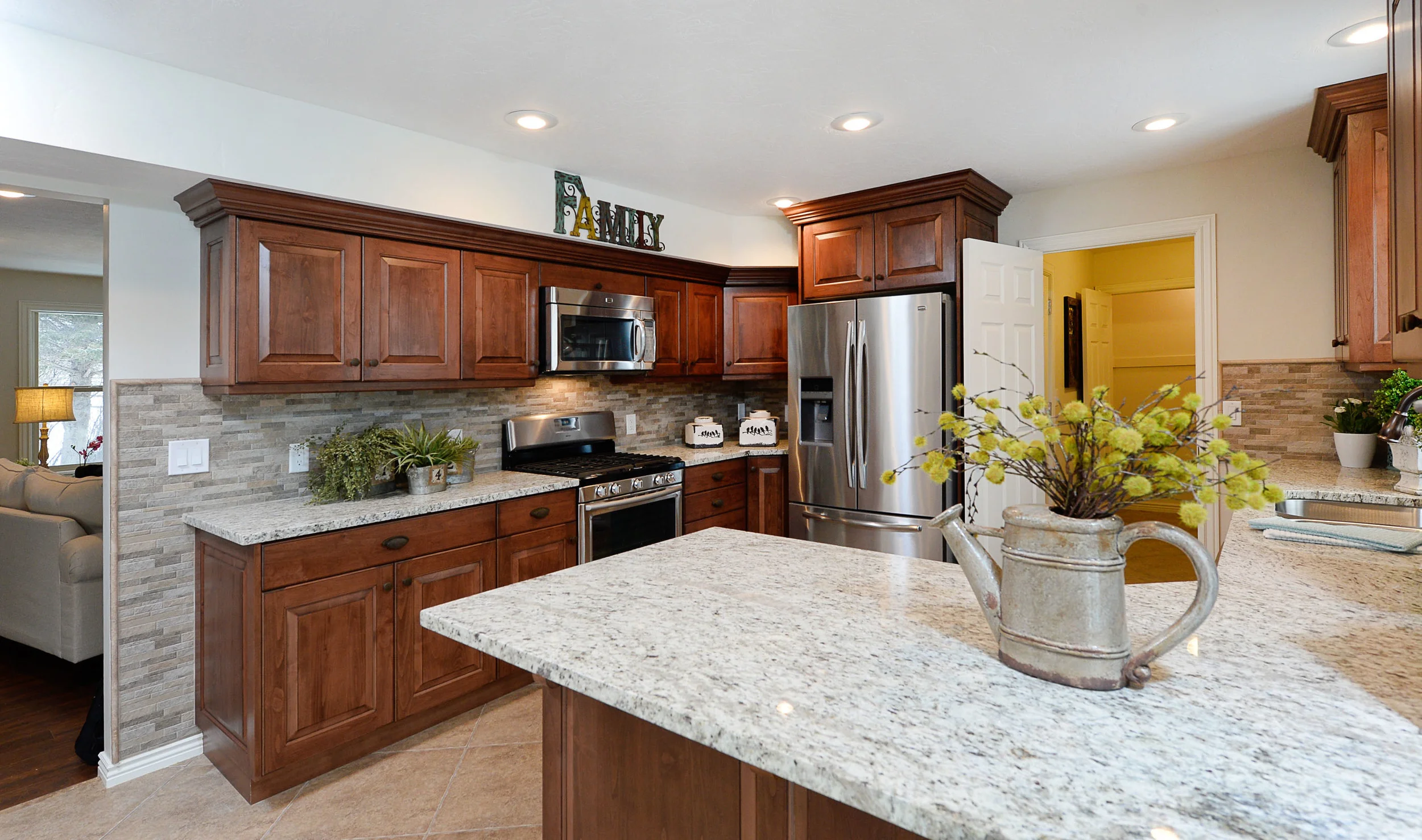 Kitchen_4.jpg