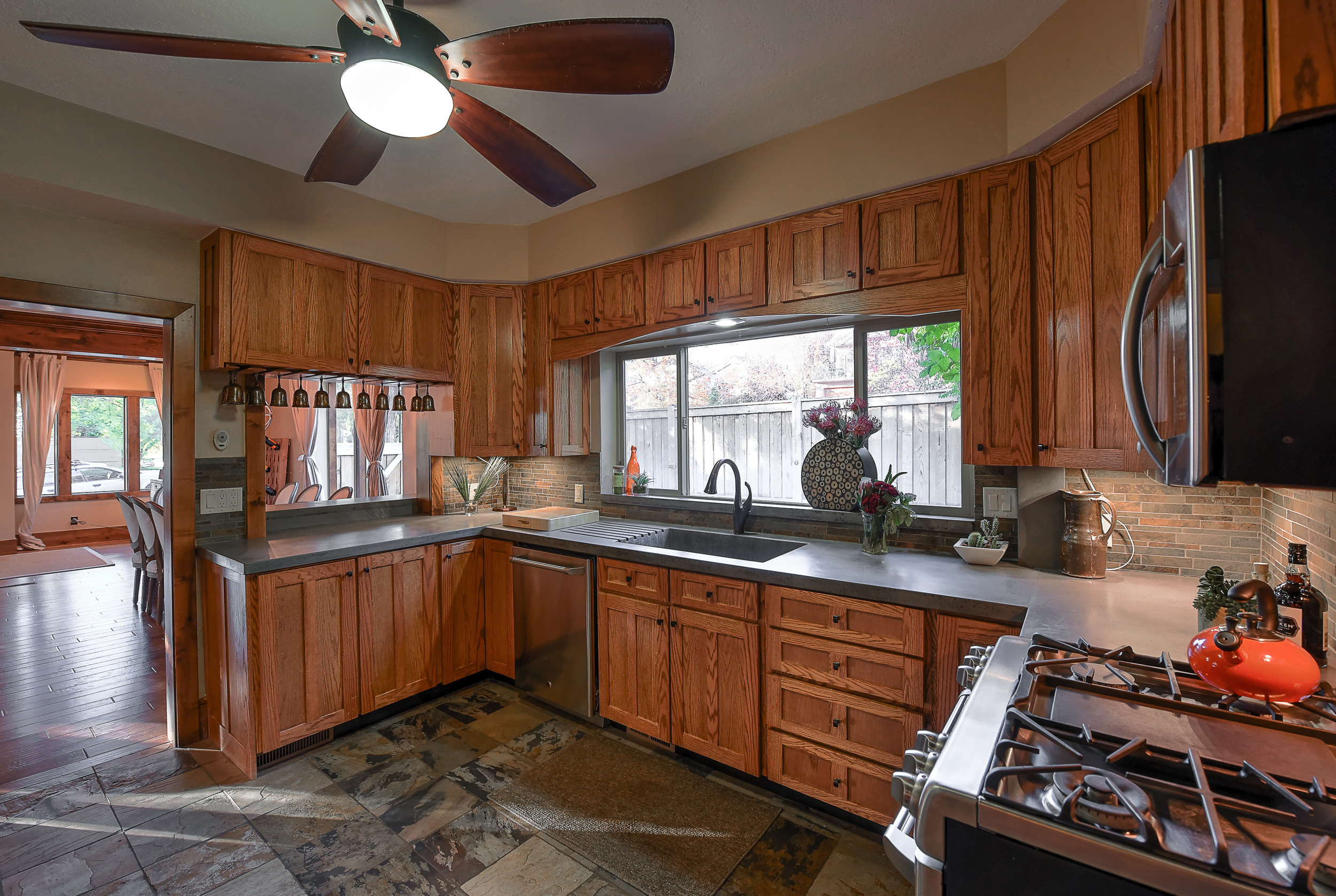 Kitchen2.jpg