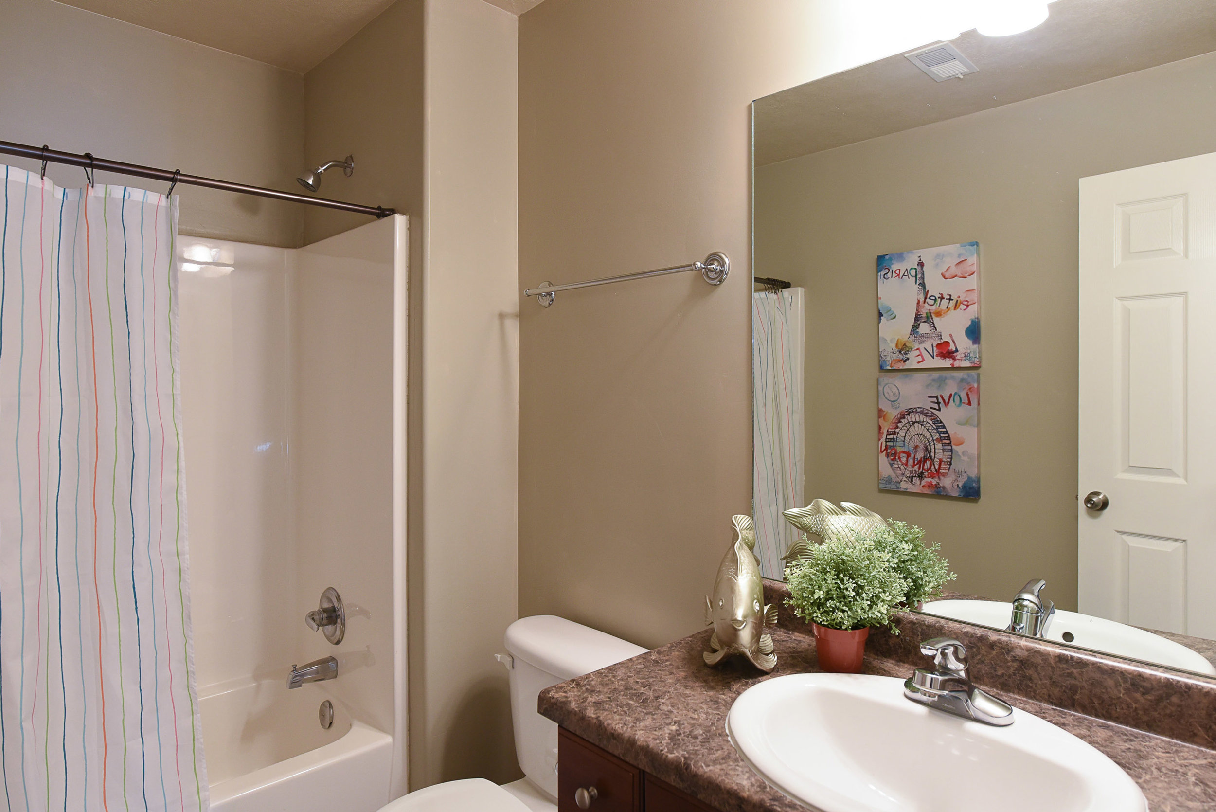 bathroom2.jpg