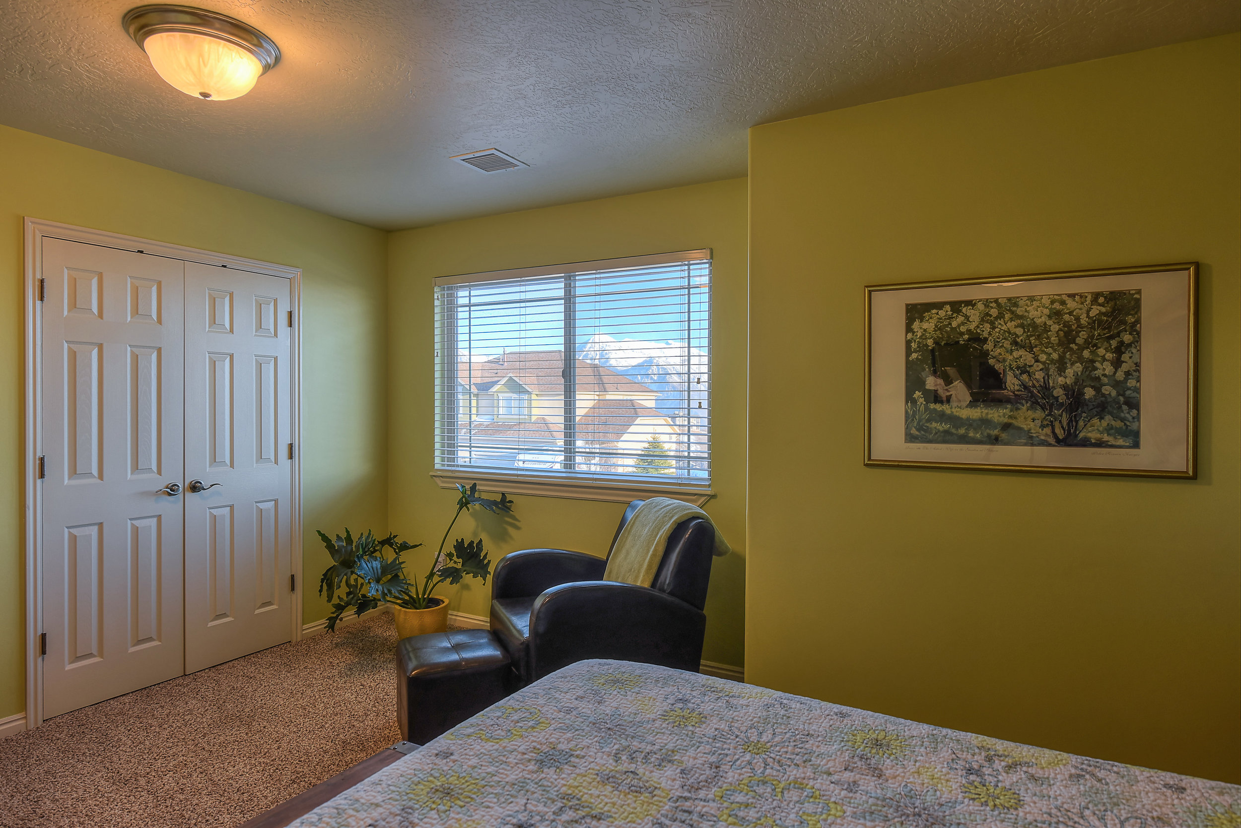 Green bedroom2.jpg