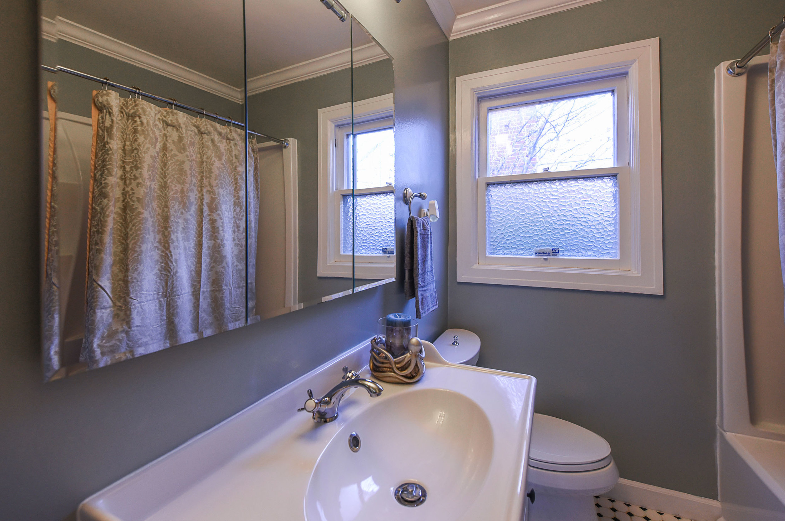 Bathroom1.jpg