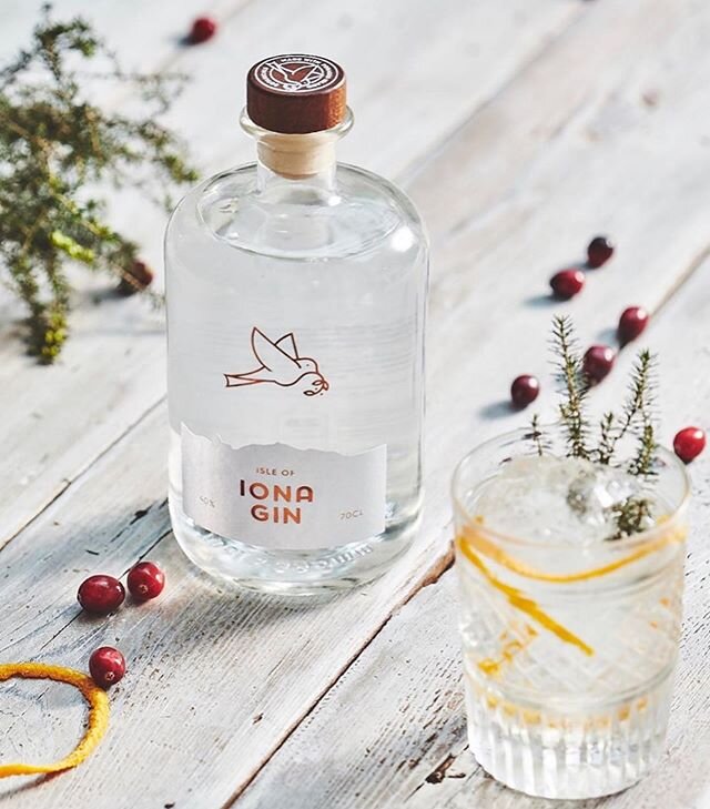 Happy world gin day! A fine day to get stuck in to your favourite gin! Mine will be an @isle_of_iona_gin 
Clean fresh and is honestly my new fav! 
Sadly my bottle is now almost empty 😜

gin #cocktails #gintonic #drinks #ginandtonic #vodka #cocktail 