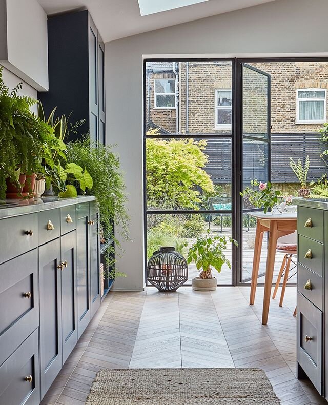 Garden views from @brockleyhouse - lush place to relax. ⁠
⁠
Garden by @grdn_design and architecture by @sam_architects⁠
⁠
#gardendesign #garden #gardening #landscapedesign #gardeninspiration #gardens #gardenlife #dg #landscape #landscaping #plants #t