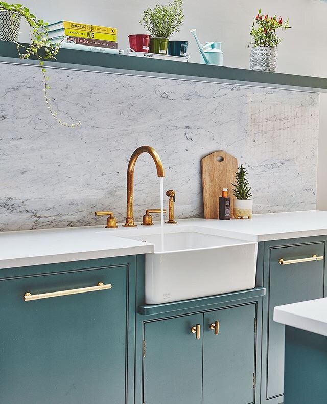 Sink detail from @kbbmagazine shoot - design by @emrarchitecture⁠
⁠
#runningwaterwednesday ⁠
⁠
#kitchendesign #kitchen #interiordesign #kitchendecor #design #interior #homedecor #kitchenremodel #home #homedesign #architecture #kitcheninspo #kitchenin