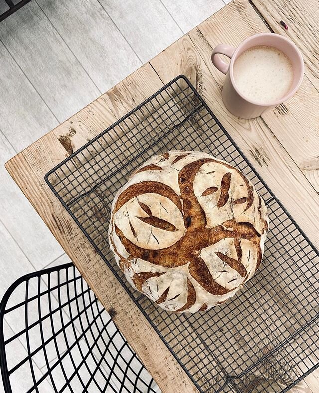Weekends off to a great start. Overnight loaf is now my preferred bread making technique. 
350g strong white bread flour, plus extra to dust
175g spelt bread flour
1 tsp fast action dried yeast
10g fine sea salt
75g mixed seeds
2 tbsp clear honey
350