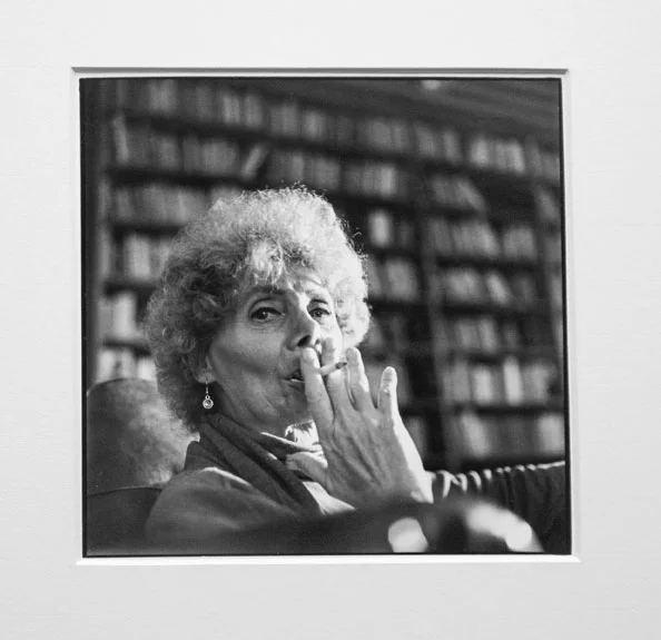 Jacqueline smoking a cigaret