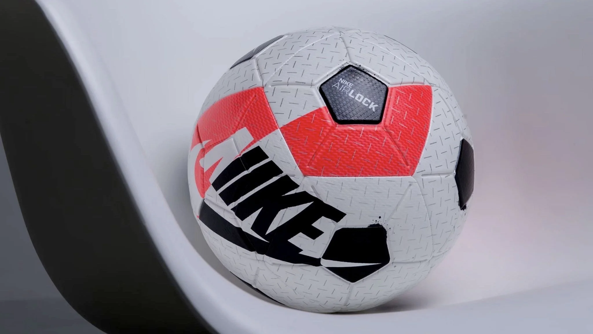 StreetBall_EamesChair_Photo 2.JPG