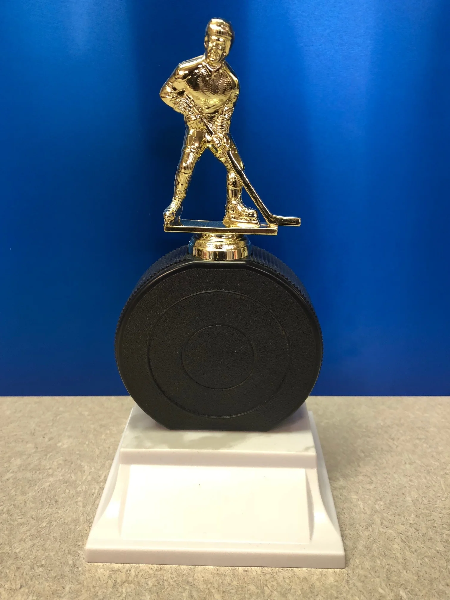 Player puck trophy (Includes Engraving)