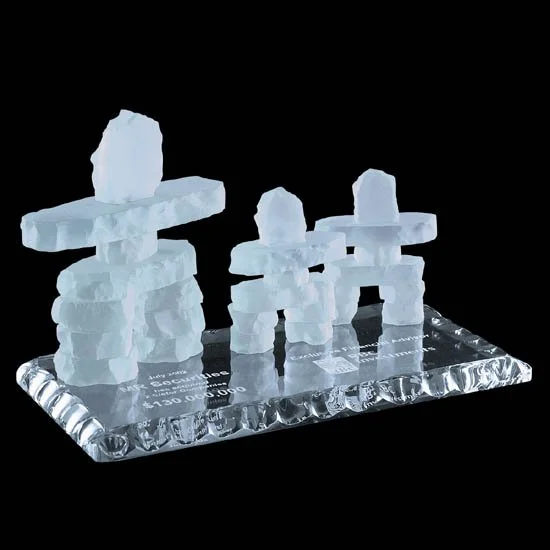 Family of 3 on Jade Inukshuk 6" (Includes Engraving)