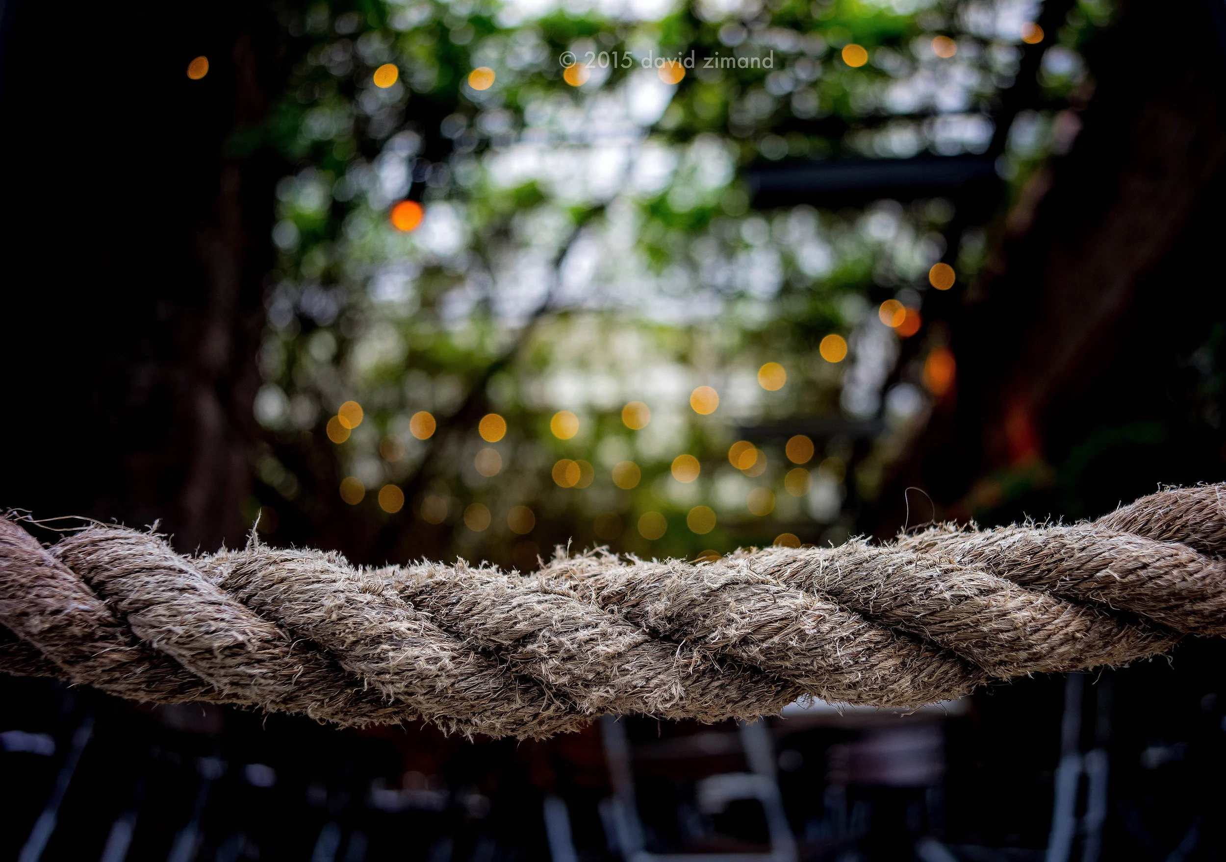 no filter shot and the obvious evidence is that color/focus shift/blur on the sides of the rope. surely shot at 2.8
