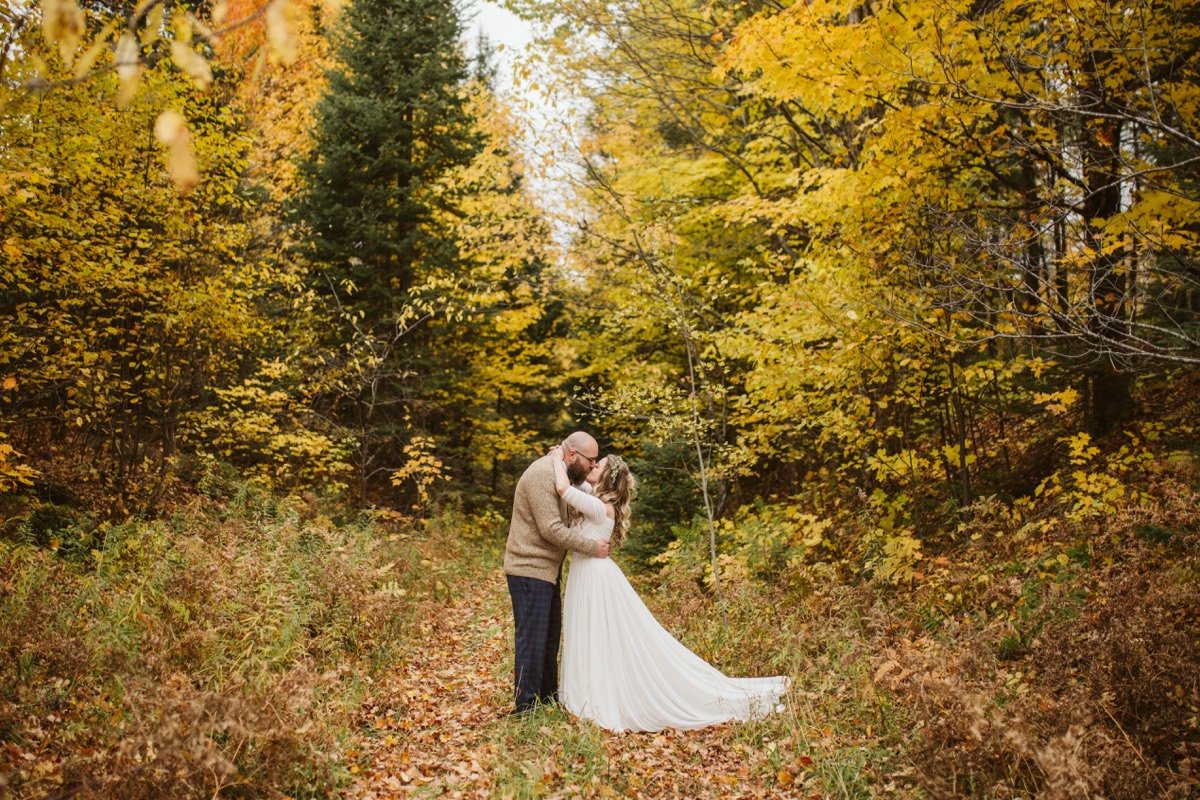 29_Upper Peninsula Michigan Fall Wedding at a Summer Home-0599.jpg