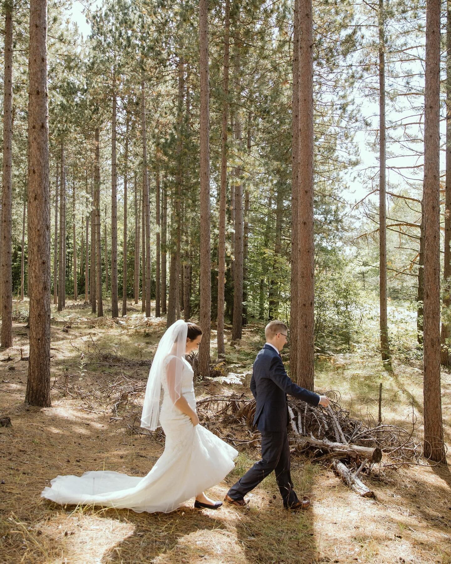 A few favorites from Alex &amp; Ethan&rsquo;s September wedding in Houghton, Michigan 🫶🏻