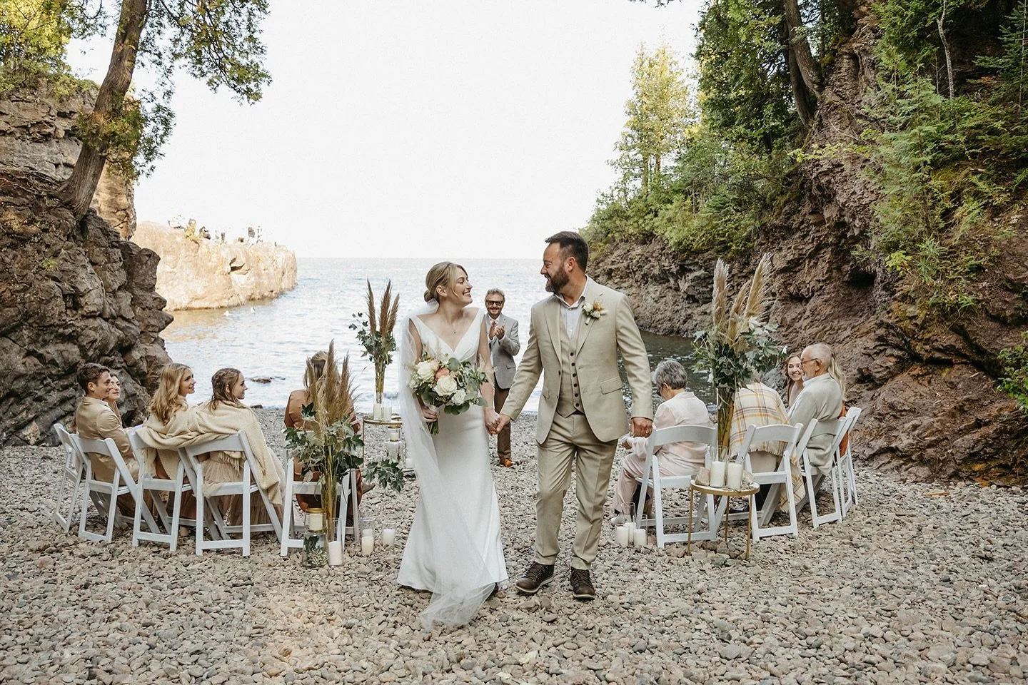 When you imagine your dream wedding, do you picture being surrounded by only your closest friends and family? Well here is your sign to do it! This intimate wedding was such a sweet and special day 💗