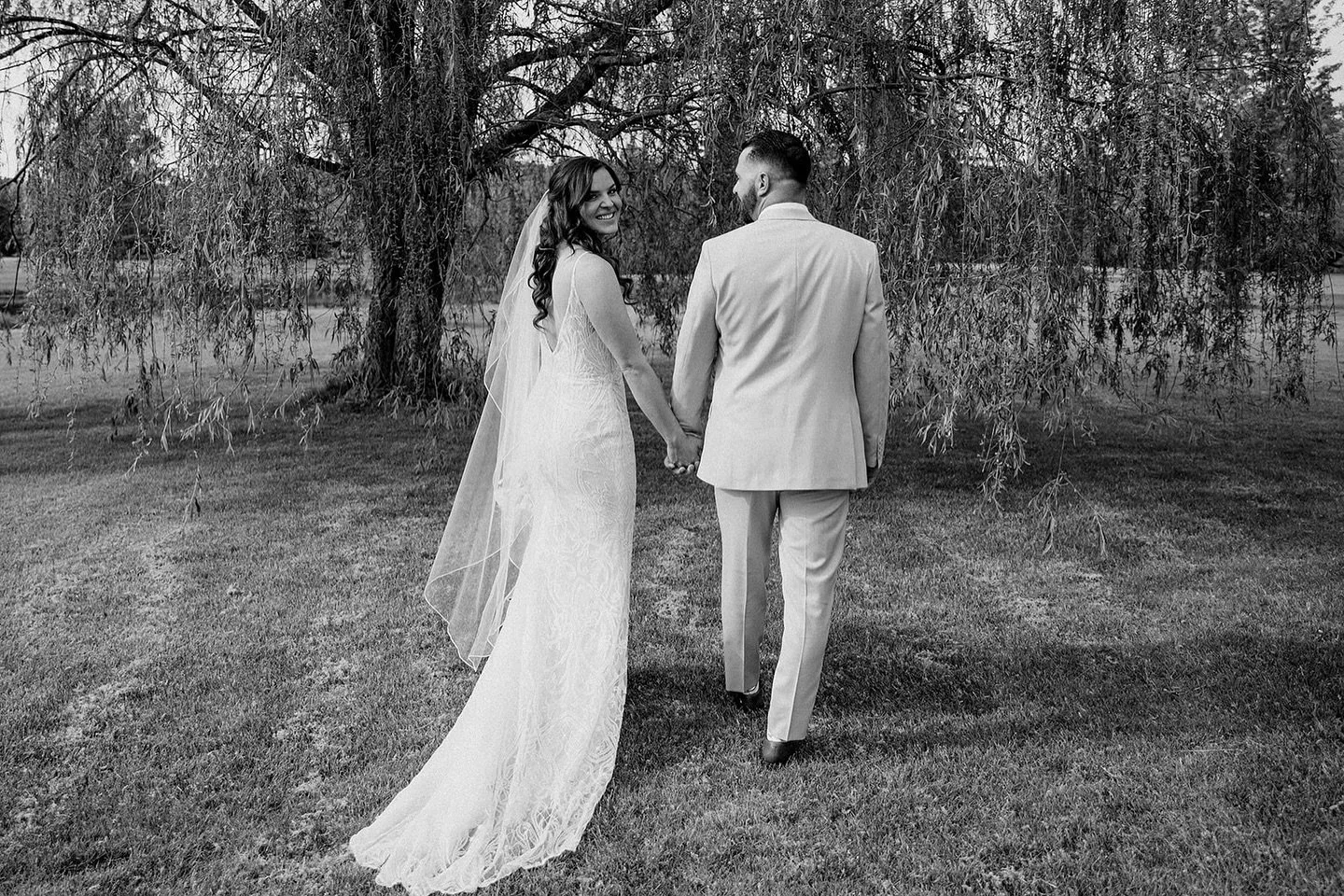 Will forever love a black and white wedding portrait 🤍