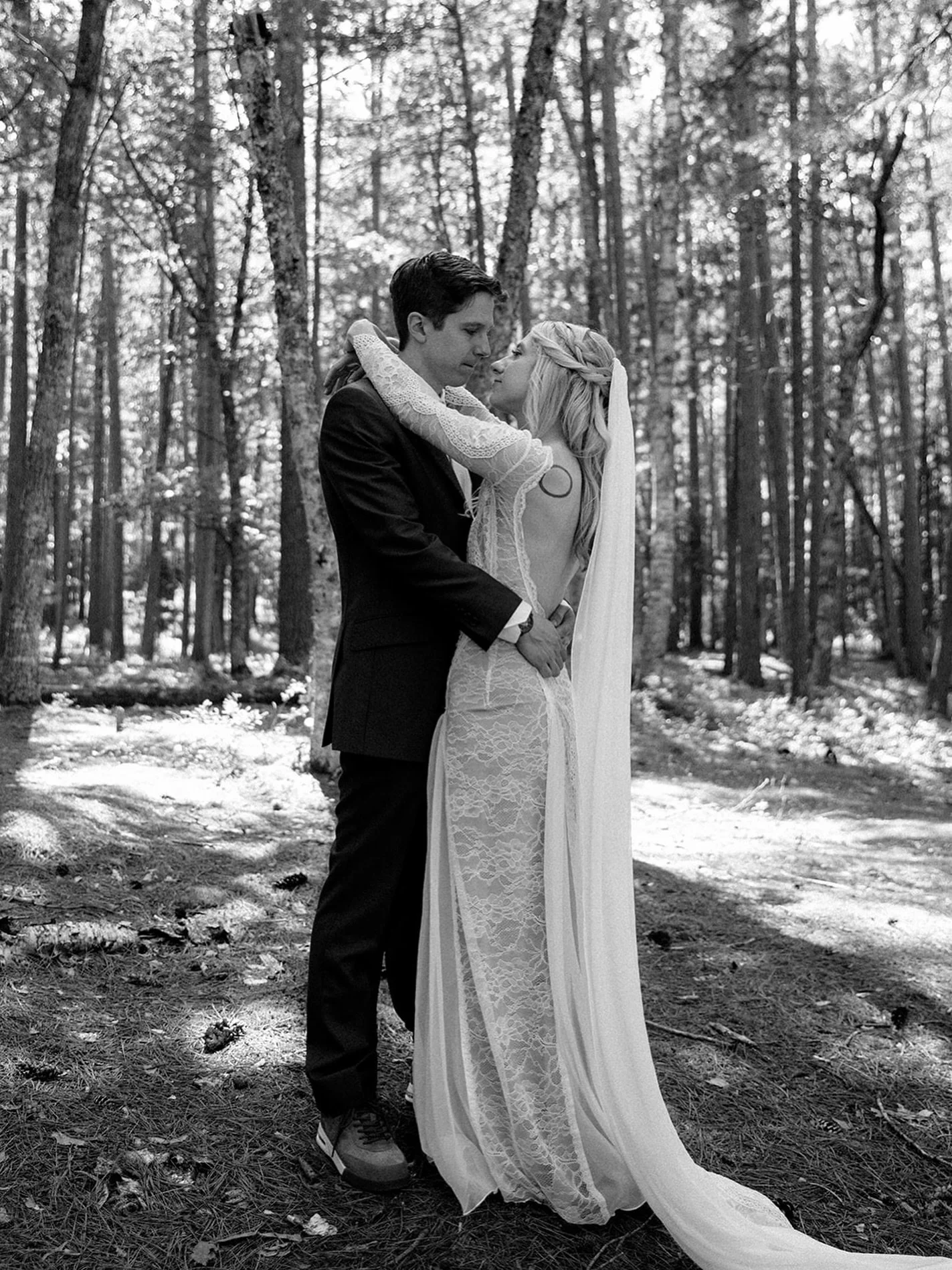 Still dreaming about this wedding day 🖤