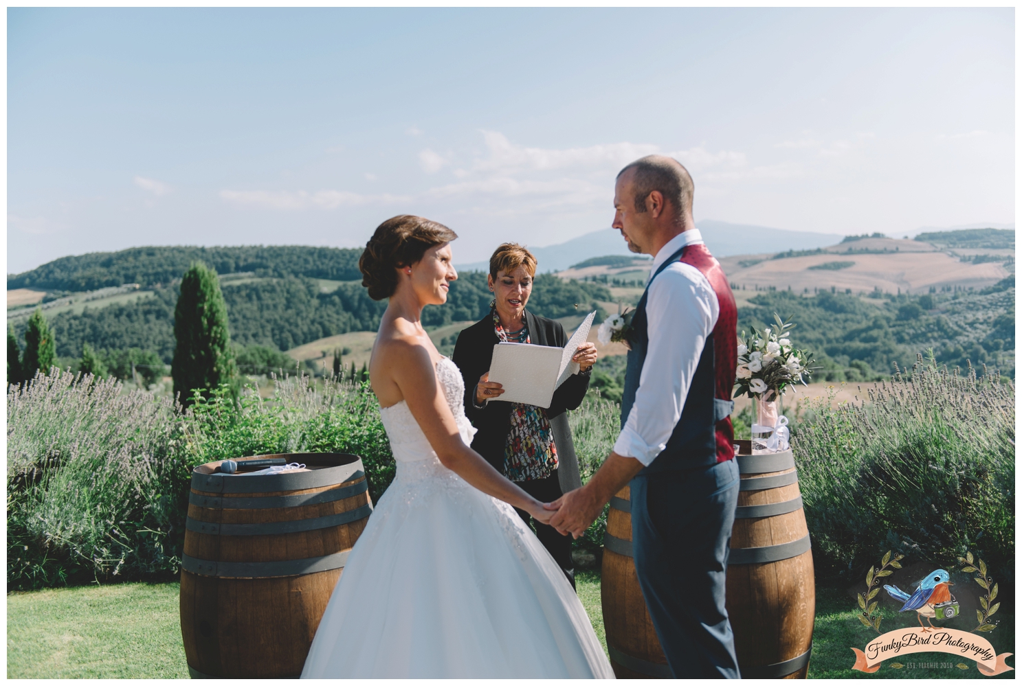 wedding photographer in tuscany, wedding in tuscany, wedding in Italy, destination wedding italy, wedding photographer in Italy, bride, funkybird wedding design, bröllop i italien, wedding venue tuscany, wedding venue italy, Milos Dokmanovic, funkybird photography, wedding planner in italy, wedding planner in tuscany, wedding photographer tuscany, terre di nano