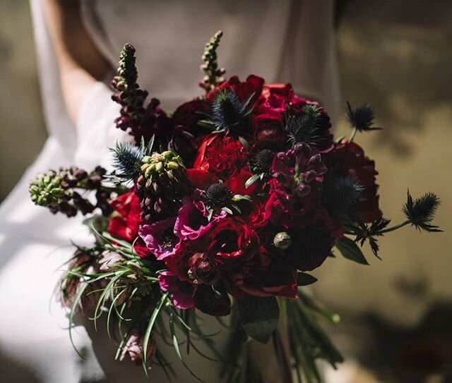 Beautiful bouquet by @funkybirdfirenze .
.
with @trouwenintoscane @laranavarrini @pronovias @novellecousine @sognodisposafirenze
.
.
.
.
.
.
.
#weddinginflorence #weddingintuscany #weddinginitaly #bridalbouquet #bridalgown #bridetobe #engaged2020 #it