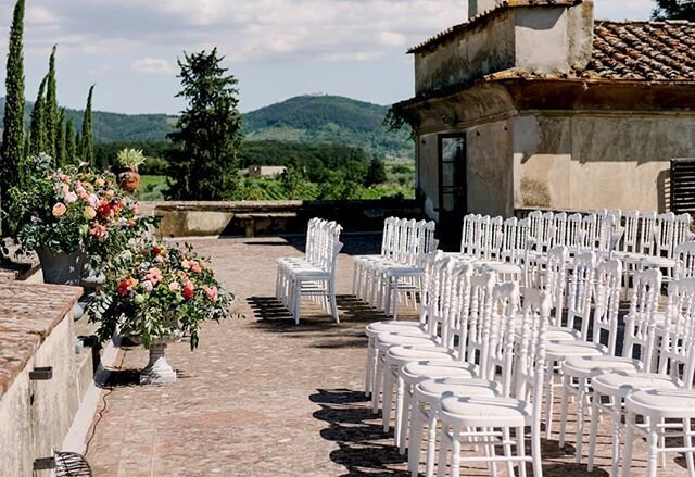 Beautiful ceremony on the terrace of Tuscan villa.
.
.
With @the_tuscan_wedding @flowersliving @galateoricevimenti
.
.
.
.
.
.
.
.
.
.
.
#weddinginflorence #weddingintuscany #weddinginitaly #weddingceremony #engaged2020 #huffpostweddings #florencewed