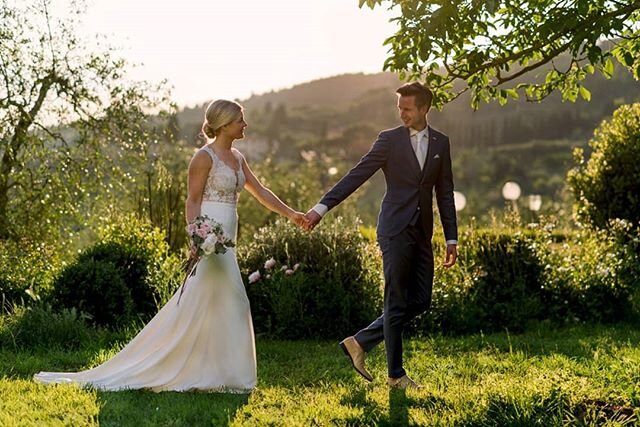 Beautiful light.
.
.
With @trouwenintoscane @funkybirdfirenze @marinamengel .
.
.
.
.
.
.
.
.
.
.
#weddinginflorence #weddingintuscany #weddinginitaly #goldenhourwedding #engaged2020  #florencewedding #bruidsfotograaf #florence #italytravel #weddingv