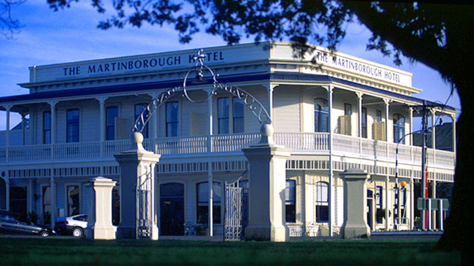 Martinborough_Hotel_2.png