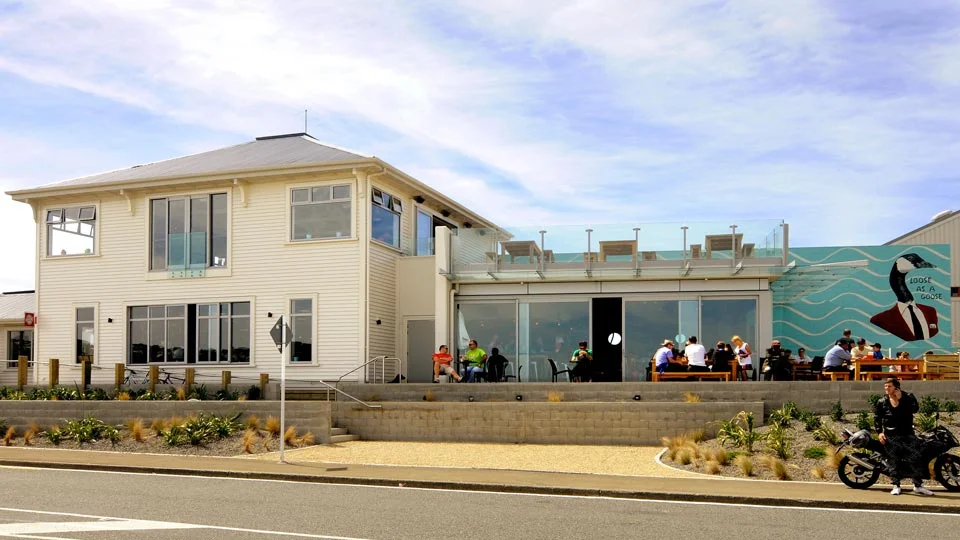 Lyall-Bay-Beach-Cafe-1.jpg