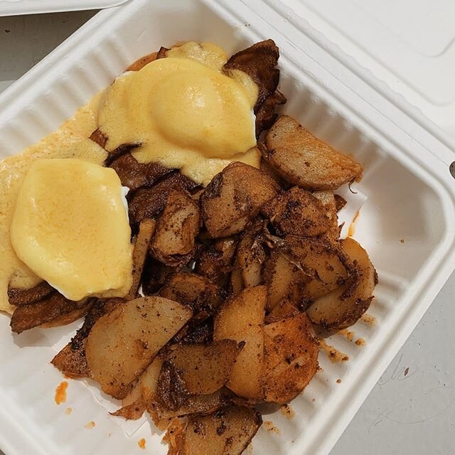 Sunday brunch lookin&rsquo; 🔥🔥
.
Who&rsquo;s up for takeout eggs benny this morning? Place your orders at our Wenatchee and Big Y locations until 1 p.m. to satisfy alllll your brunch cravings today! 🤗