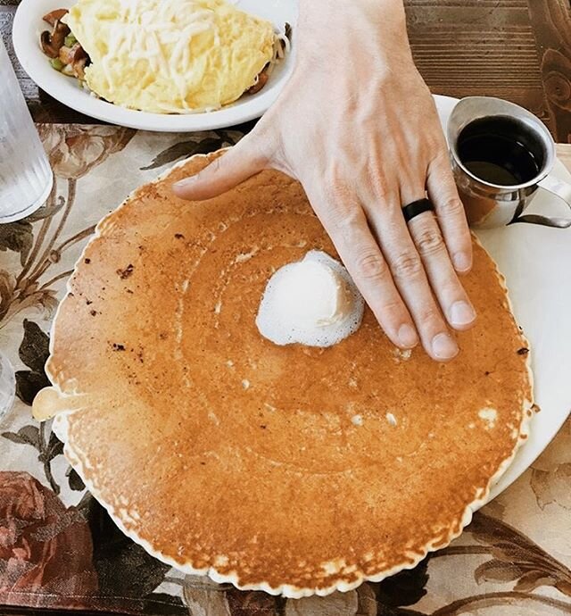 Just in case you needed proof of how big our pancakes are... 🤪👏 .
.
Make plans to stop by soon to check them out for yourself! .
.
📷: @strangeladytravels