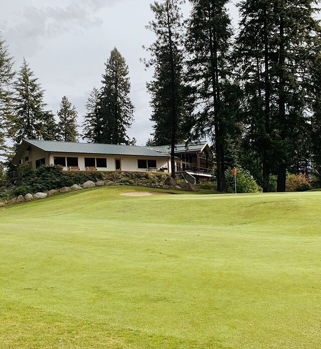 Heading to @leavenworthgolfclub this weekend? Be sure to stop in and order something from our grab and go menu! Guaranteed to be the perfect addition to your golf game. 👍