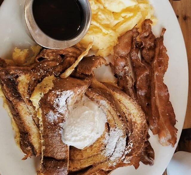 Who&rsquo;s in the mood for brunch today? We sure are... especially when it involves our French toast made with the BEST bread from @sure_to_rise_bakery in Cashmere! 😍 .
.
📷: @995thebridge