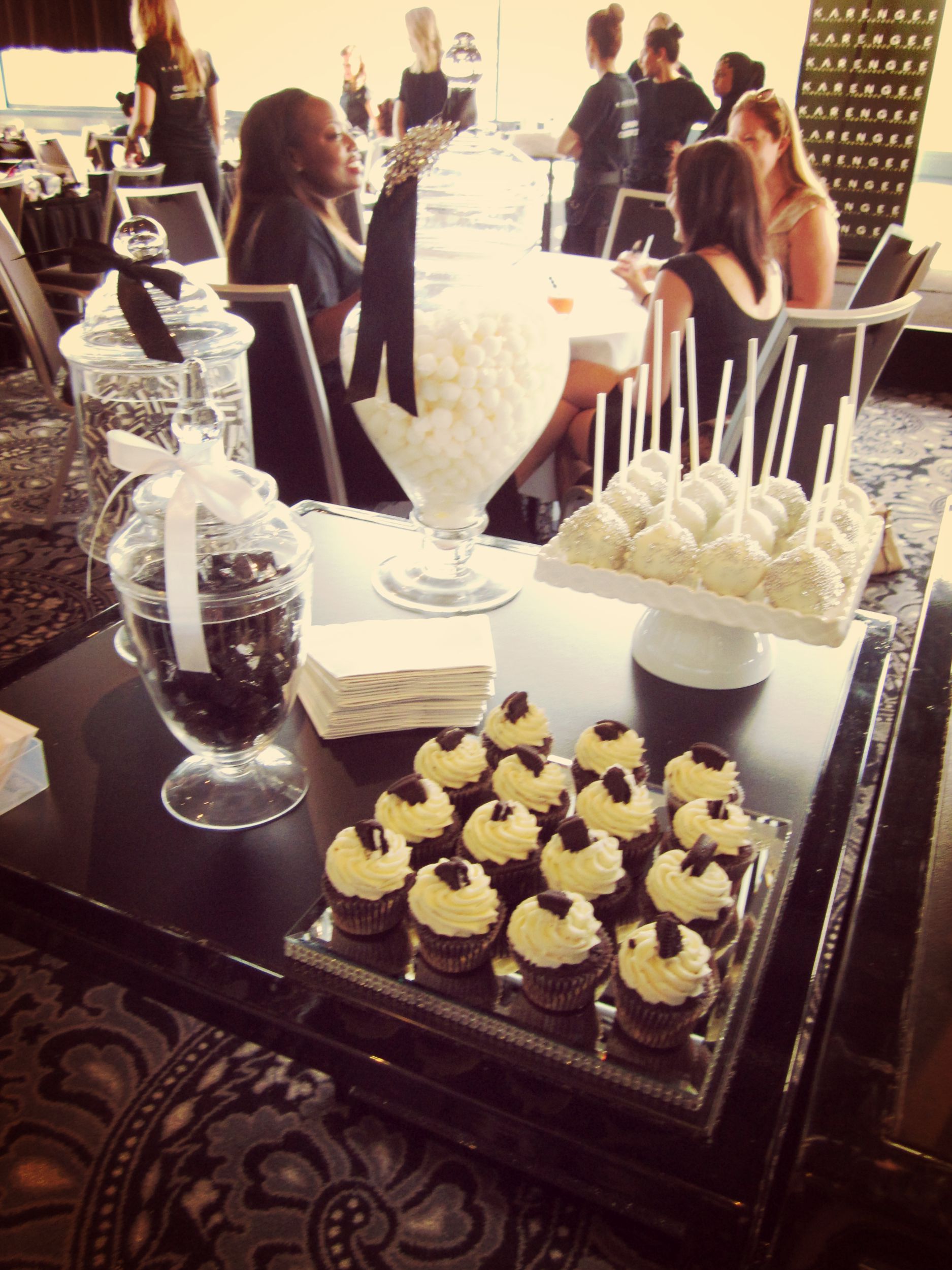 Cake pops, cupcakes, lollies and more!