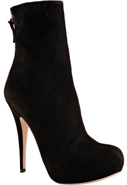 9. ANKLE BOOTS