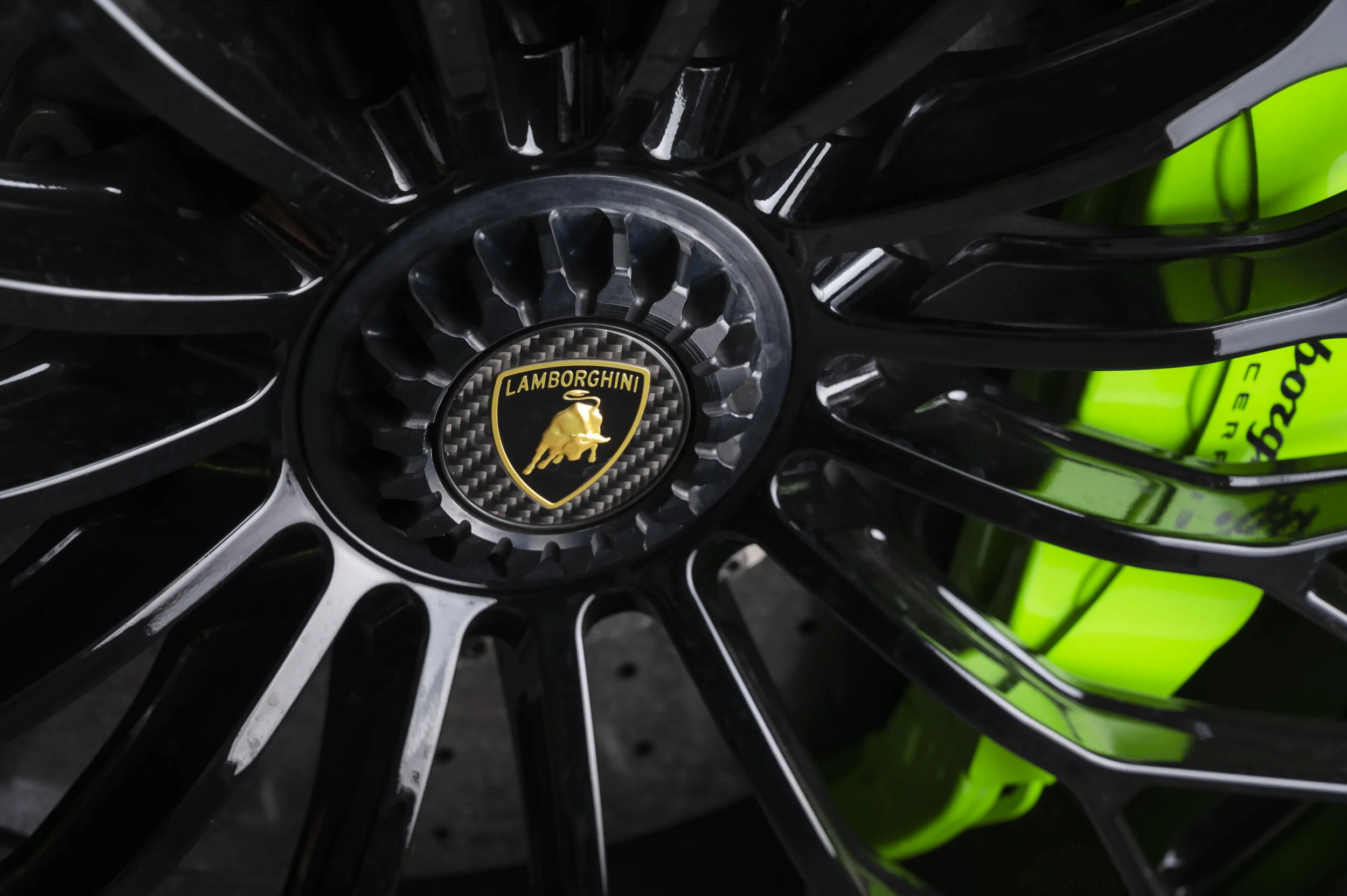 AnthonySalehPortfolio_Lamborghini Rim-.jpg