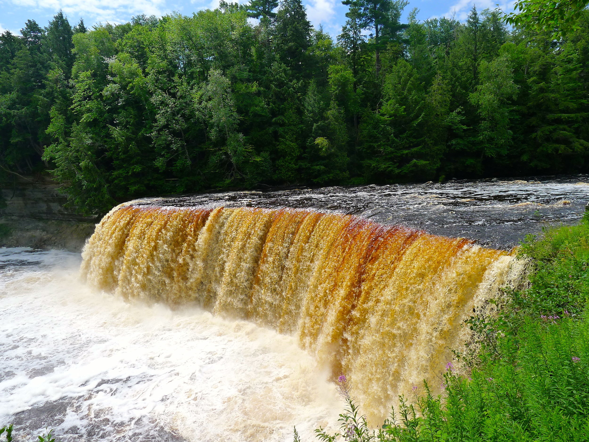 TAHQUAMENON FALLS