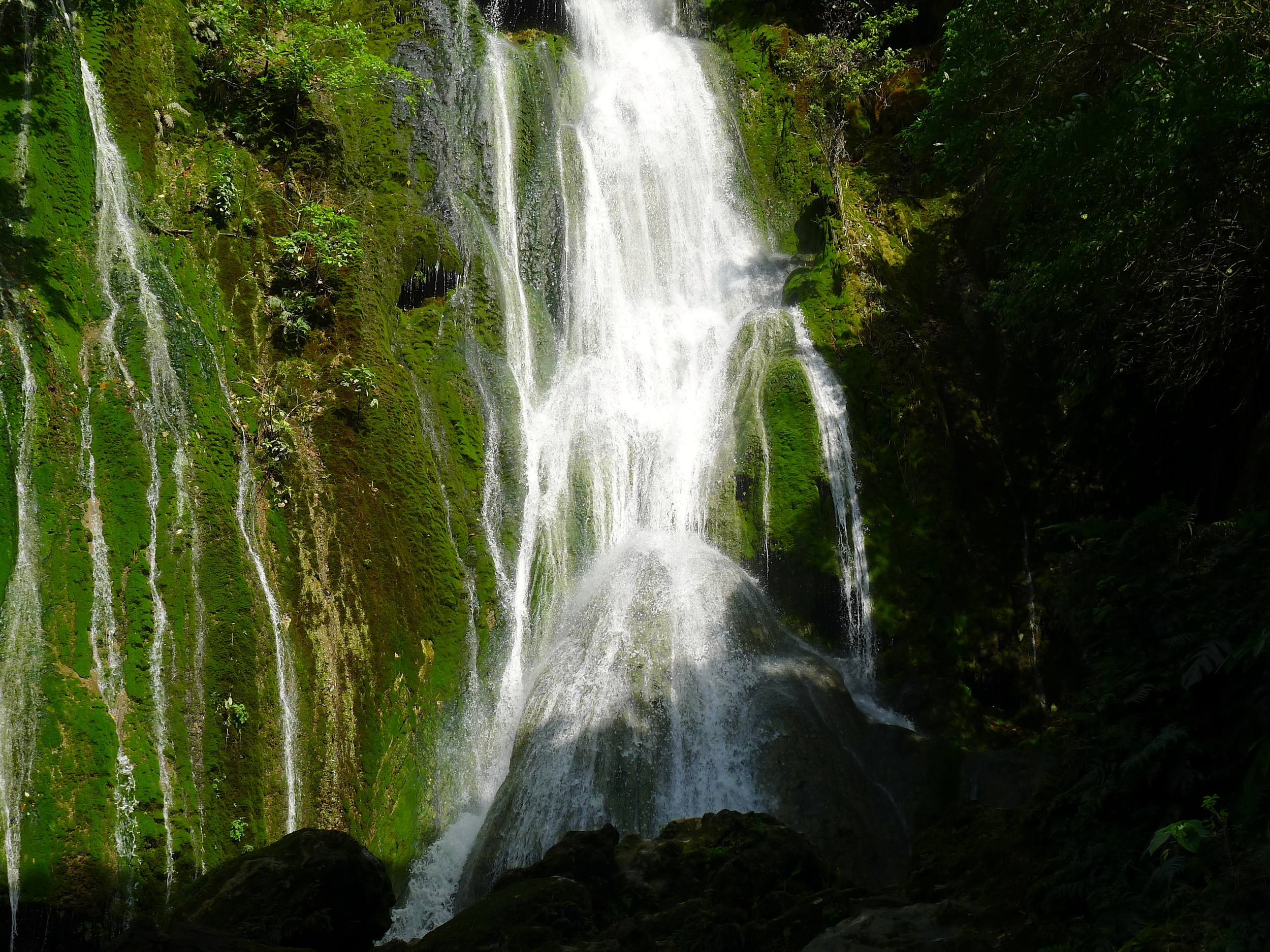     CASCADE FALLS, VANUATU 