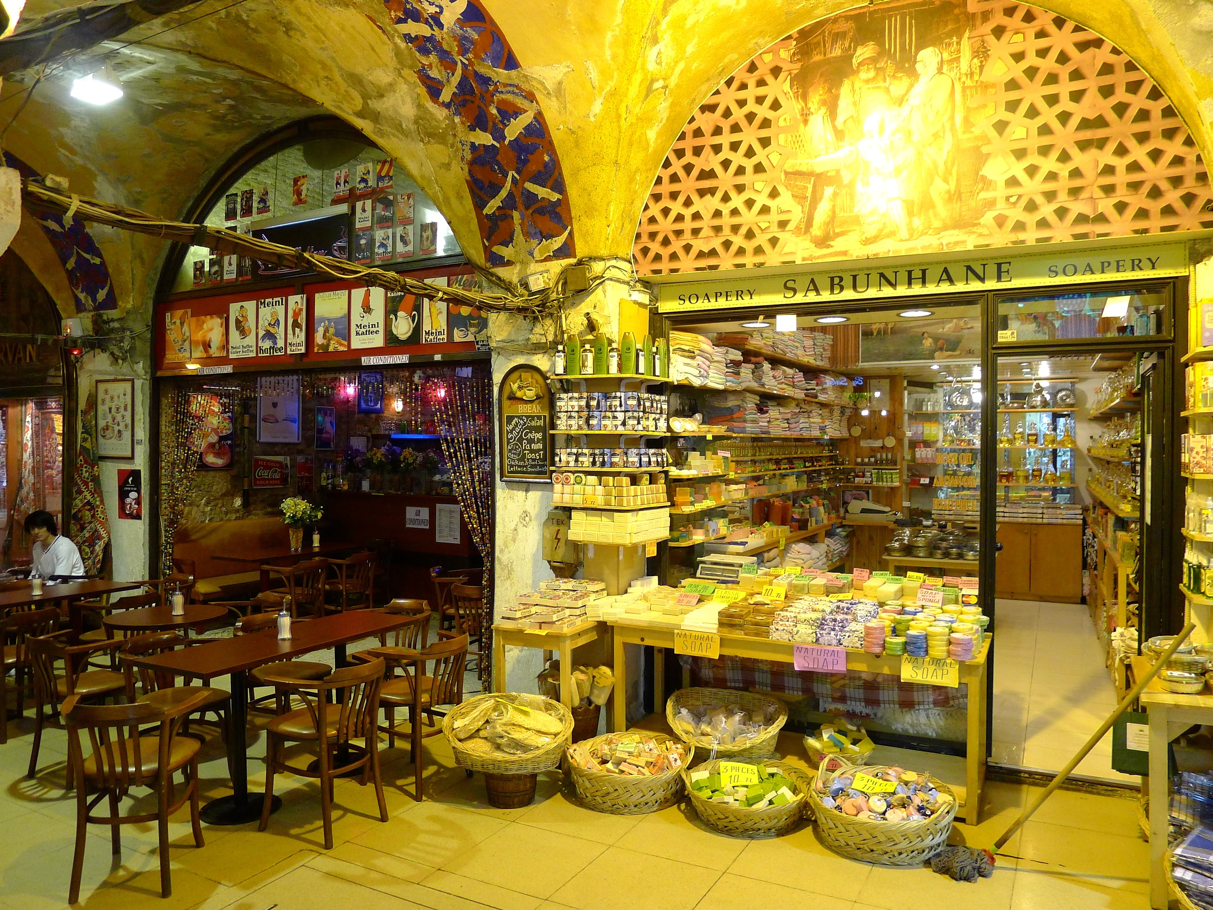 Istanbul Old Bazar and Market 2.JPG