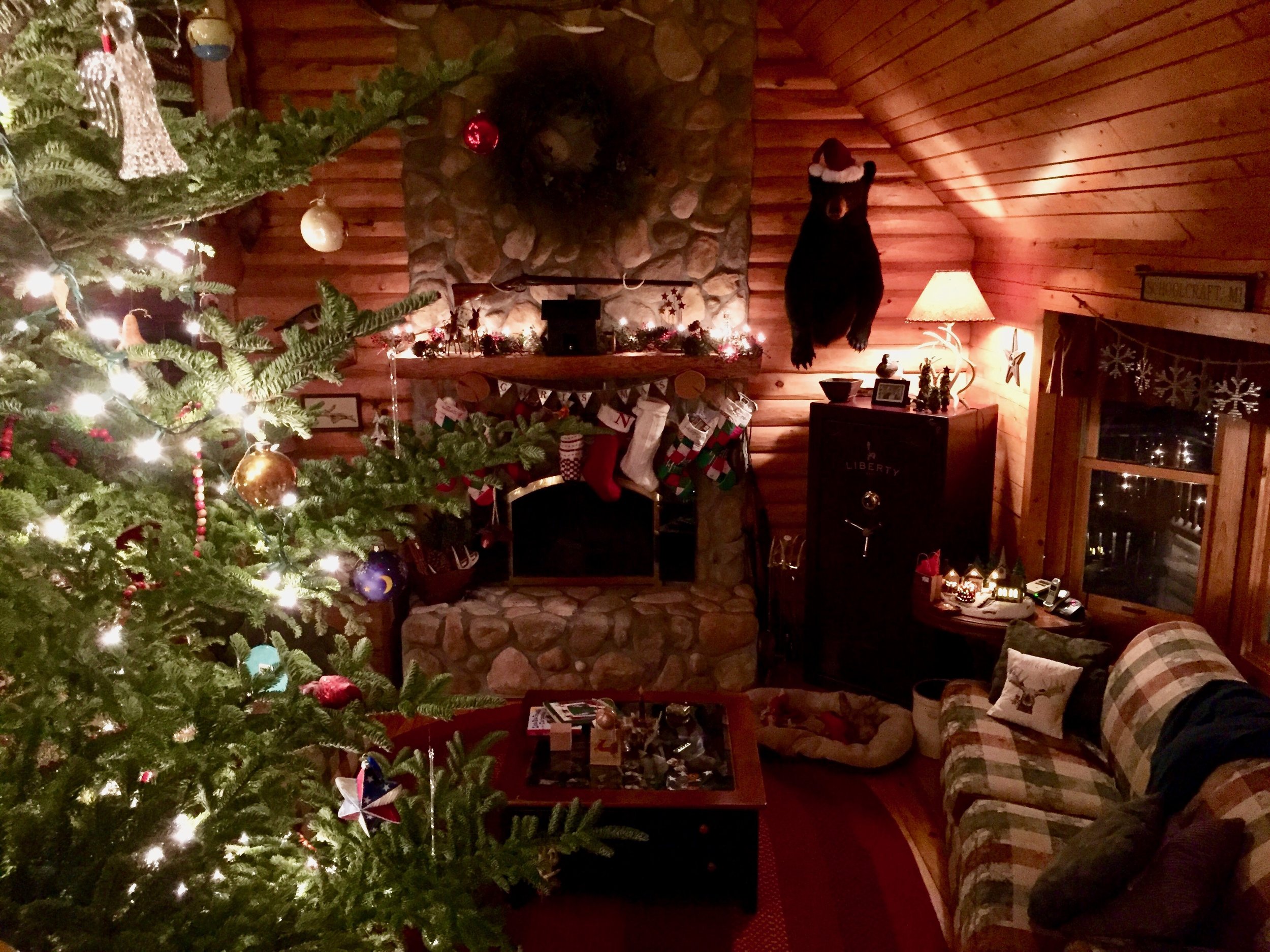 log cabin christmas 1.jpg