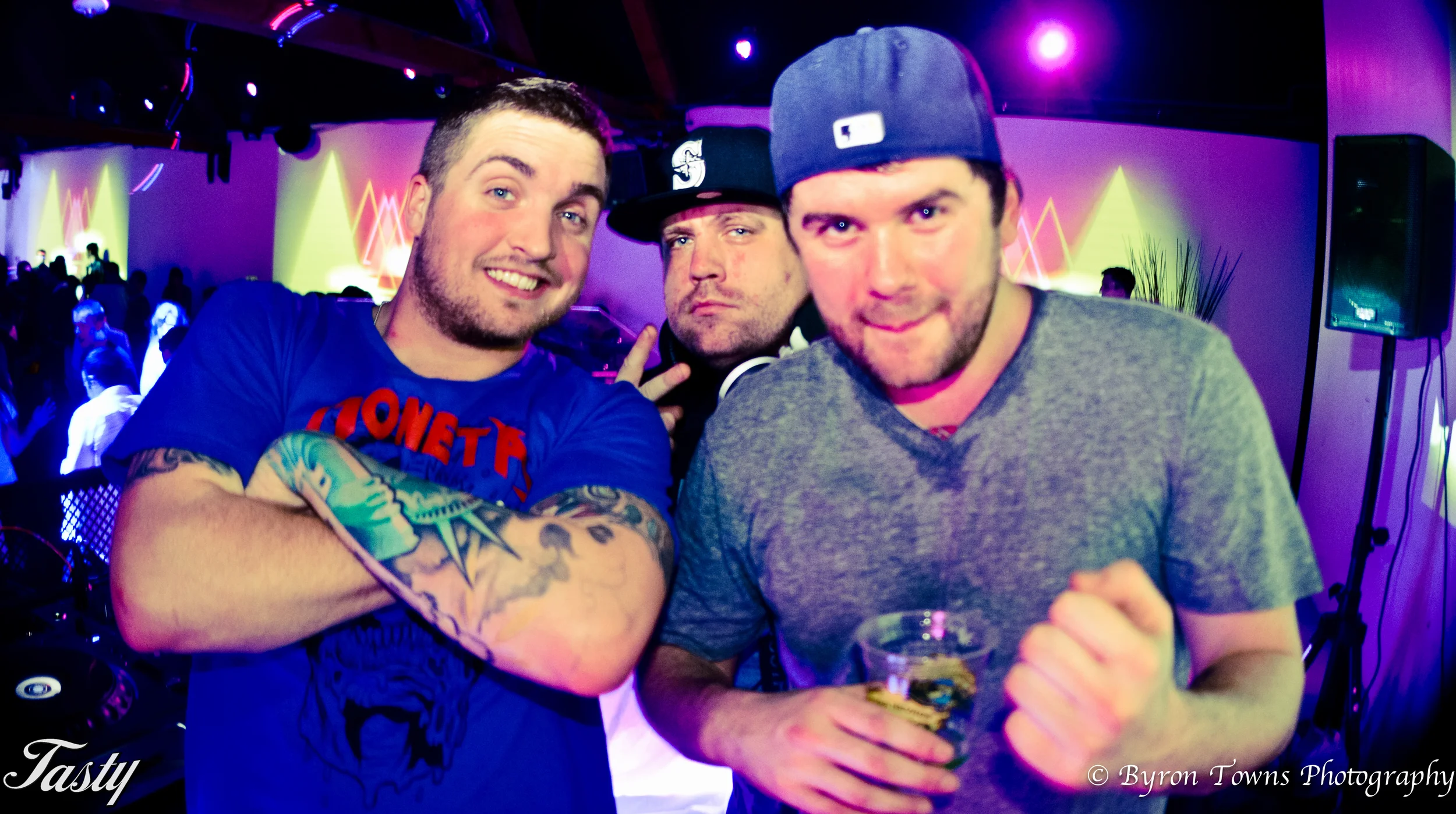 Social 2813-53-2.jpg